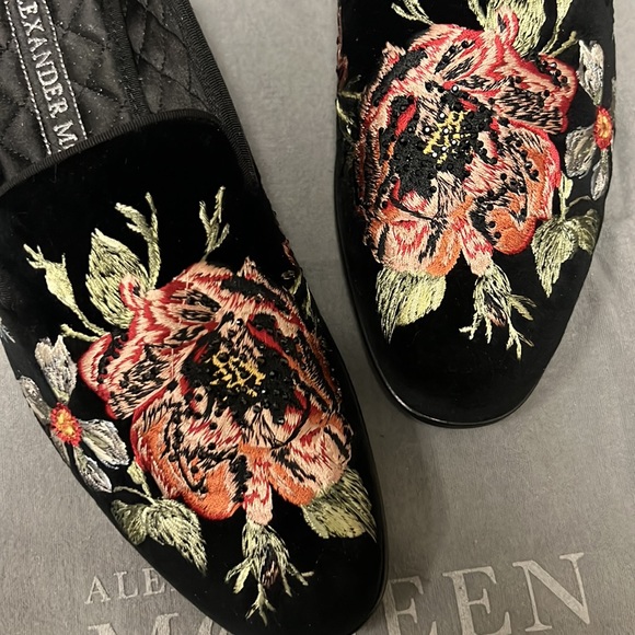 Alexander McQueen Velvet Embroidered Rhinestone Flats/Slipper Size 8 NWT - Picture 8 of 9